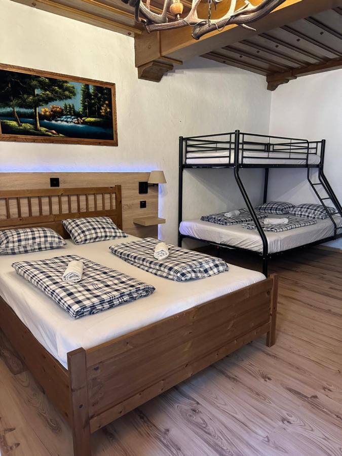 Hostel Lovely Rooms, City Center, Shared Bathroom, Windows To Corridor Філлах Екстер'єр фото
