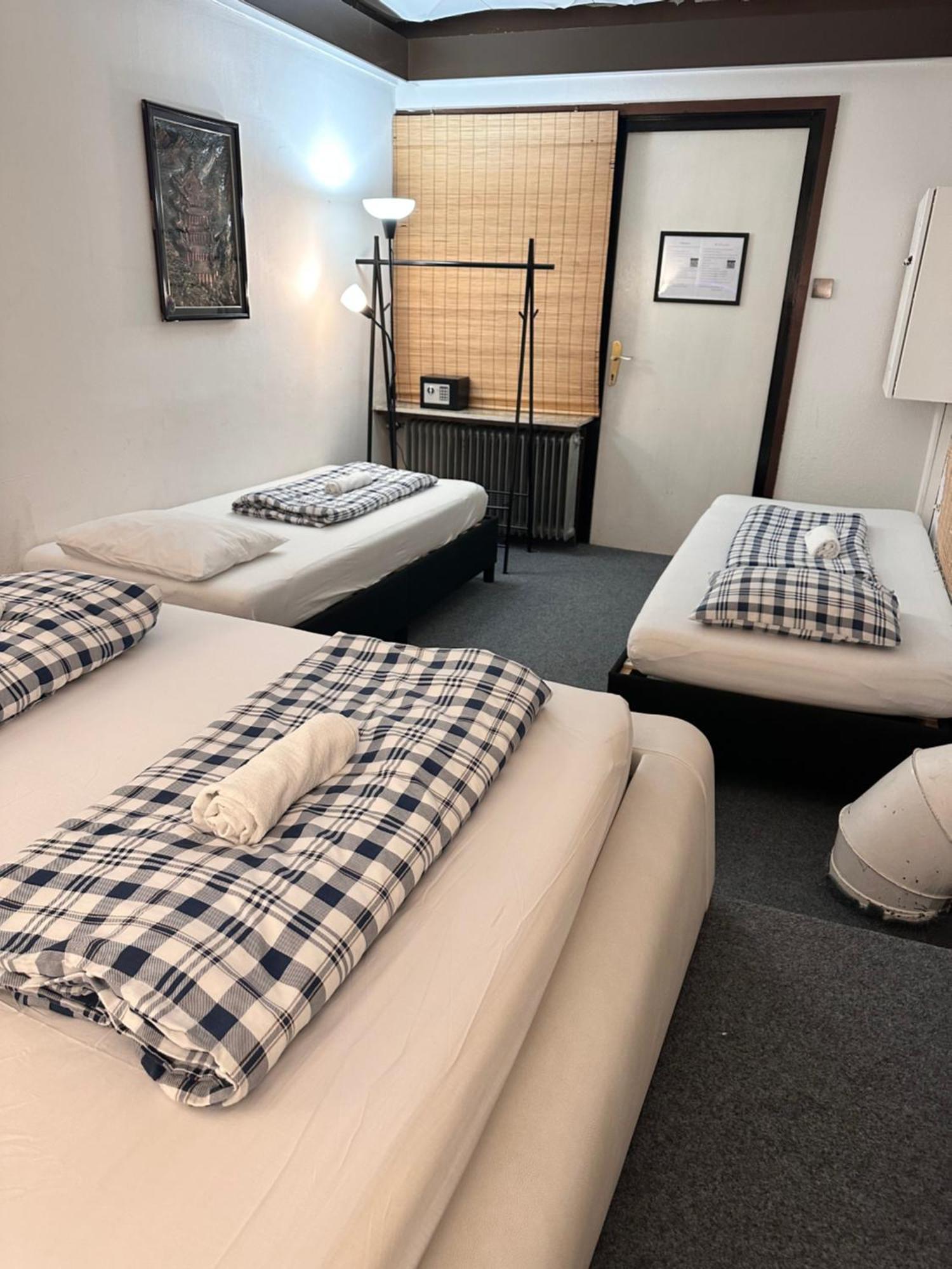 Hostel Lovely Rooms, City Center, Shared Bathroom, Windows To Corridor Філлах Екстер'єр фото