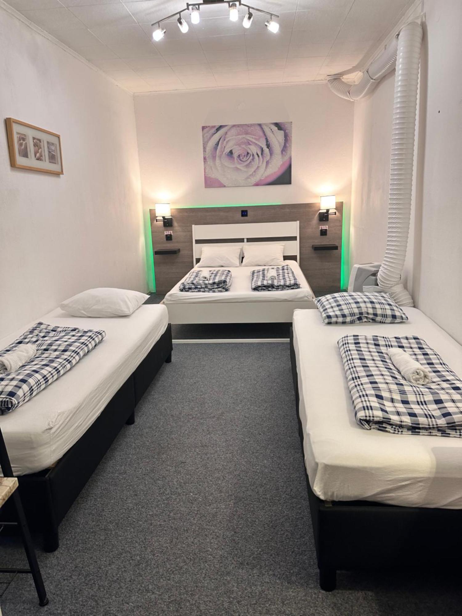 Hostel Lovely Rooms, City Center, Shared Bathroom, Windows To Corridor Філлах Номер фото