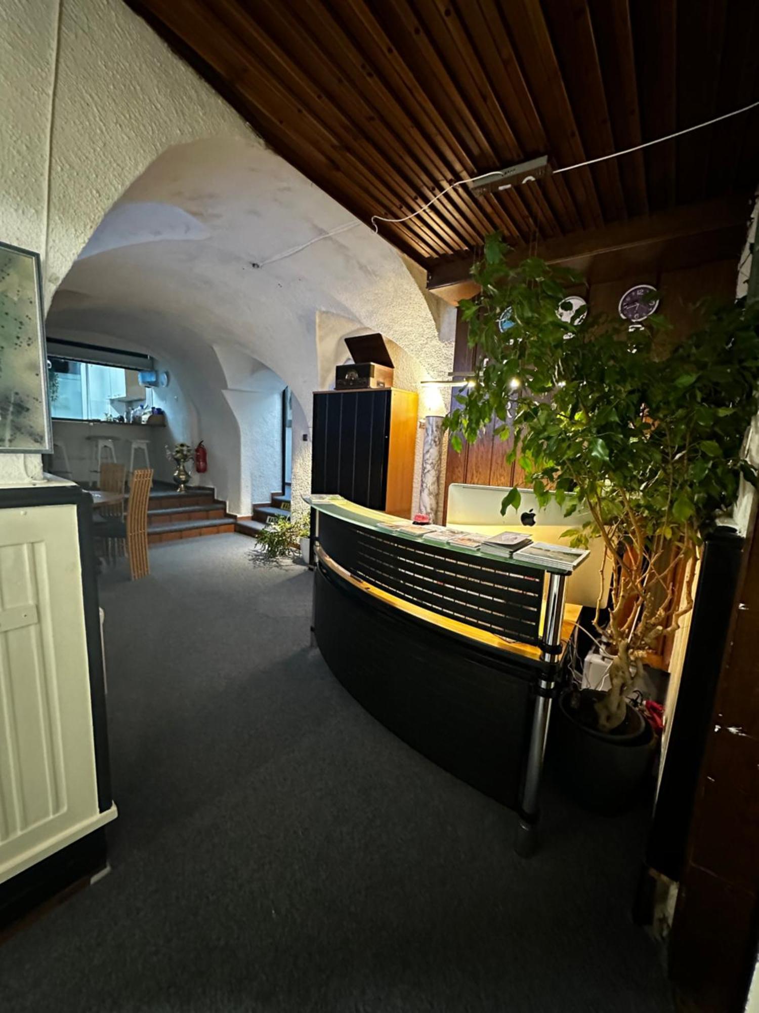 Hostel Lovely Rooms, City Center, Shared Bathroom, Windows To Corridor Філлах Екстер'єр фото