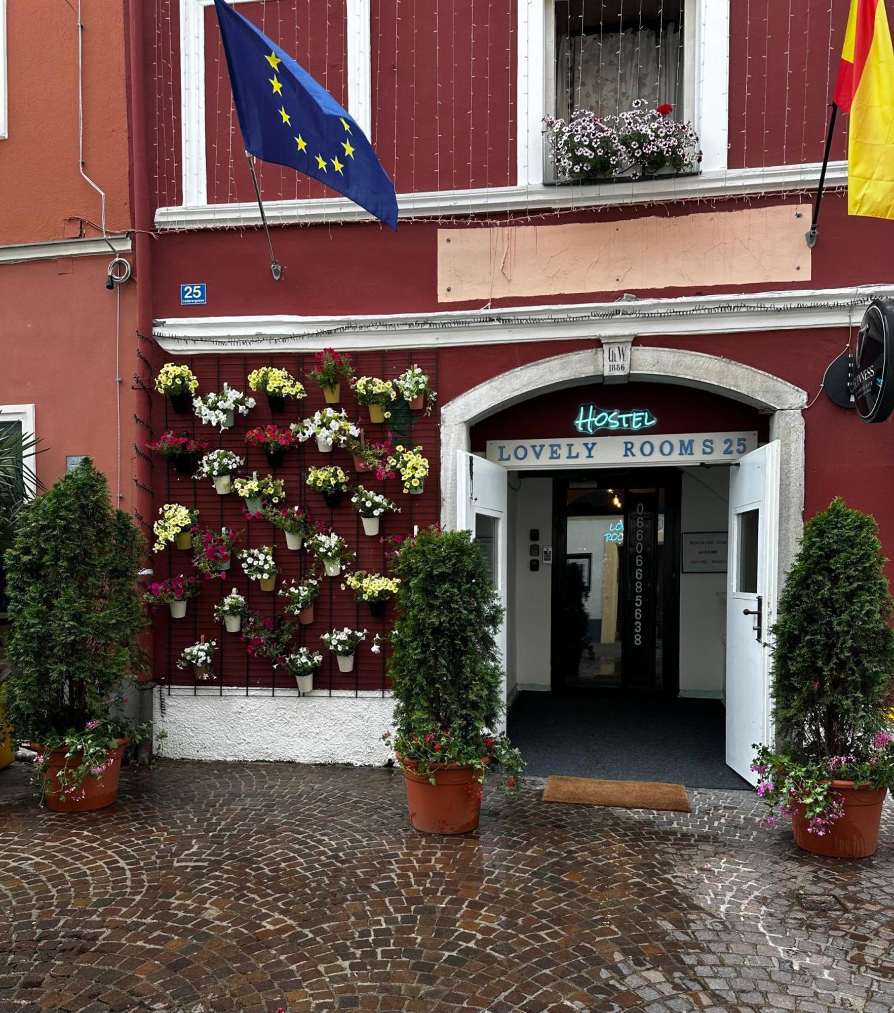 Hostel Lovely Rooms, City Center, Shared Bathroom, Windows To Corridor Філлах Екстер'єр фото